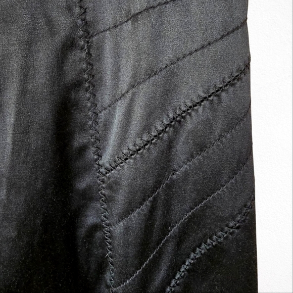 The Perfect Little Black Dress - Picture 5 of 7